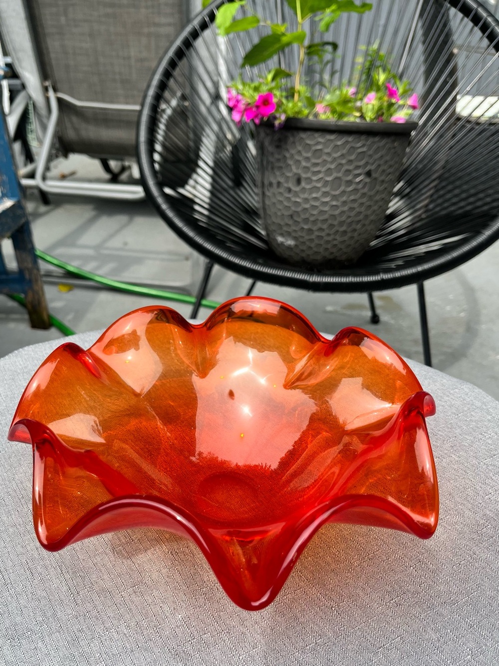 Vintage Amberina Red Orange Ruffled Art Glass Bowl MCM Centrepiece - Picture 11 of 16